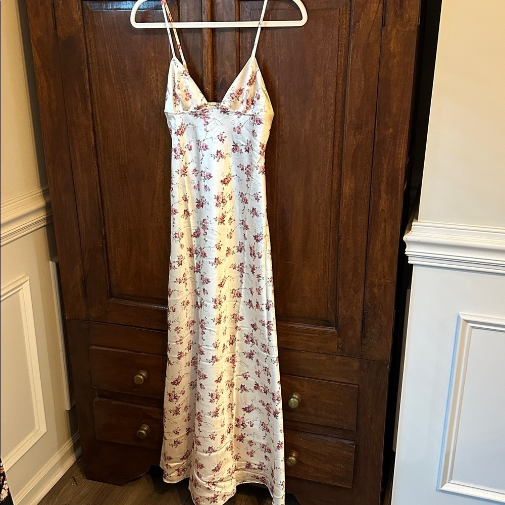 We Wore What Antique white flower dress - Picture 3 of 10